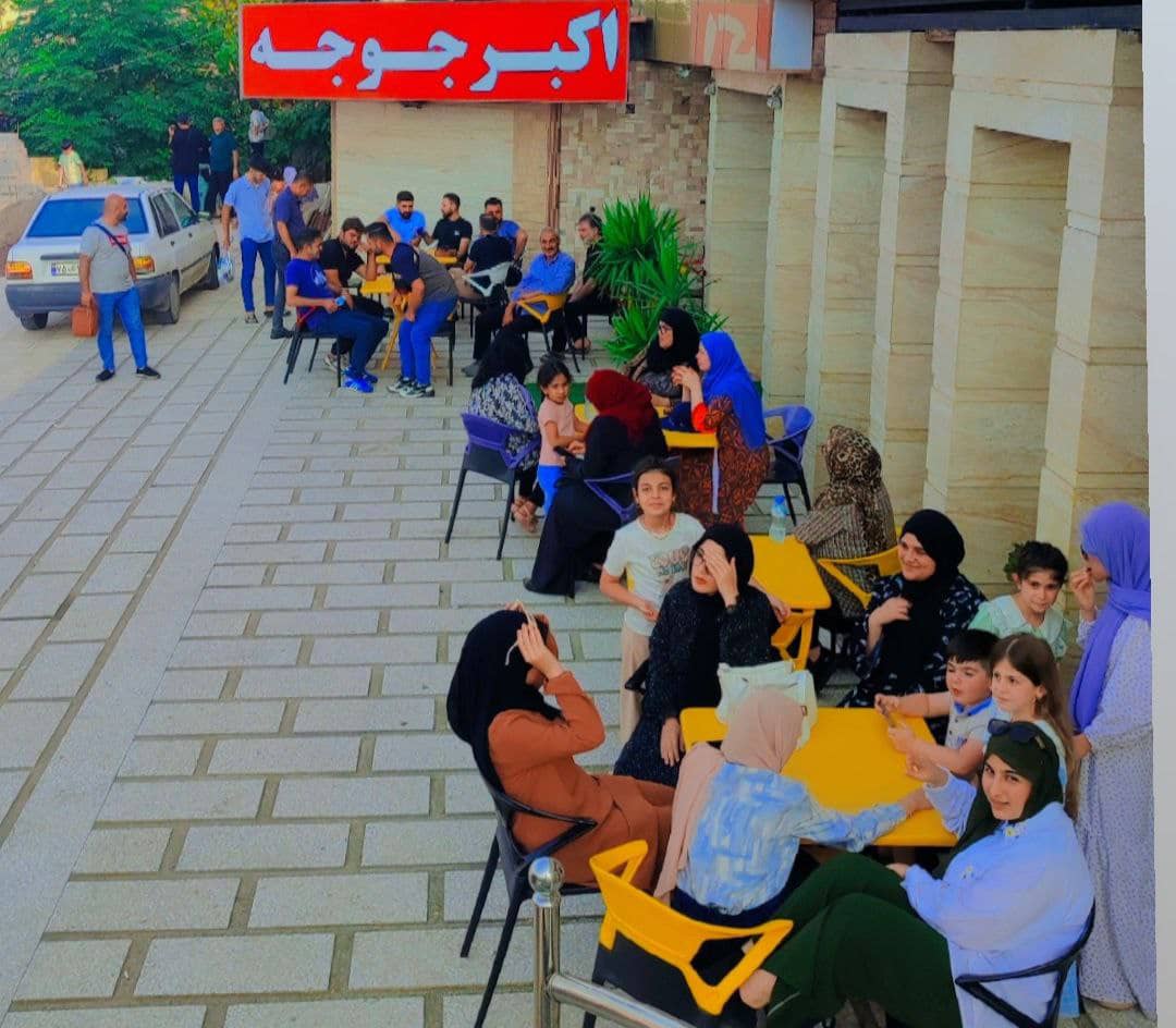 فضای بیرون رستوران