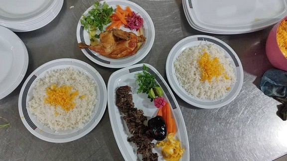 اکبر جوجه با برنج زعفرونی بی نظیر