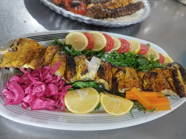 رستوران های زنجیره ای اکبر جوجه برادران کلبادی در گیلان