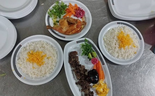 چلو اکبر جوجه مخصوص در رستورانی