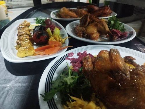 طرز تهیه اکبر جوجه با ران مرغ با سس انار