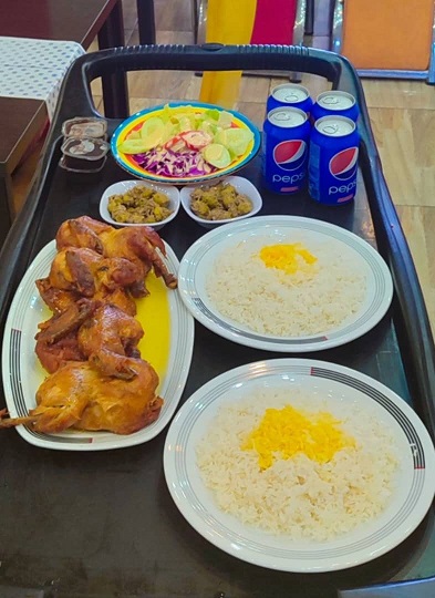 چلو اکبر جوجه مخصوص در رستورانی