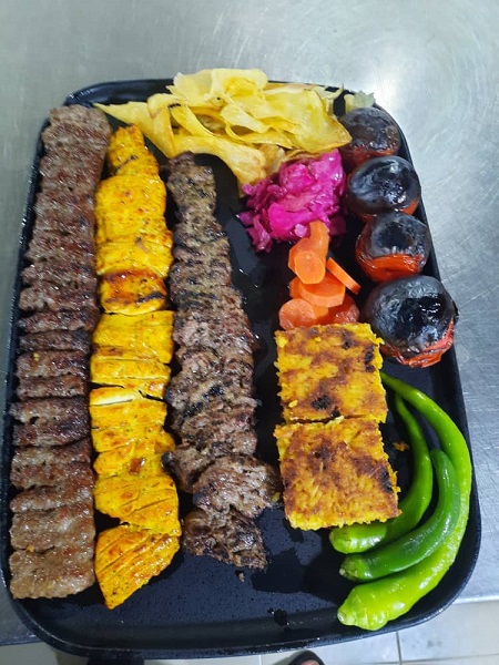 سینی مخصوص کباب رستوران اکبر جوجه