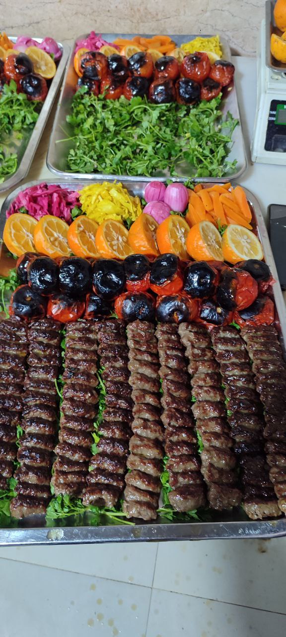 بررسی کیفیت غذا و خدمات در رستوران اکبر جوجه